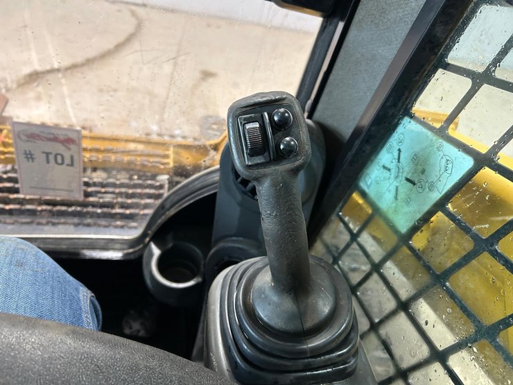 2016-caterpillar-246d-image-20