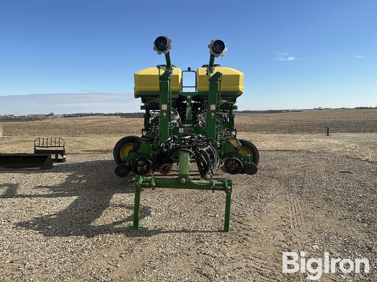 2022-john-deere-1775nt-image-2