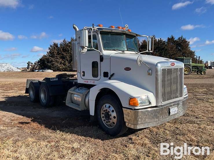 2005-peterbilt-385-image-3