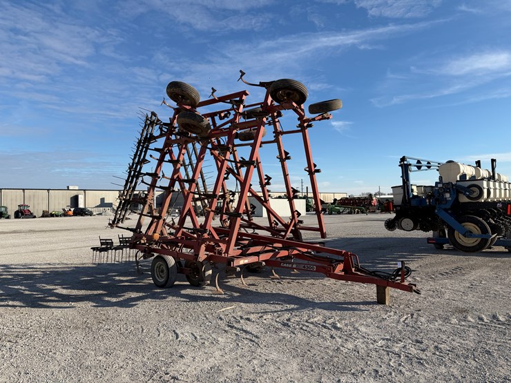 case-ih-4300-image-1