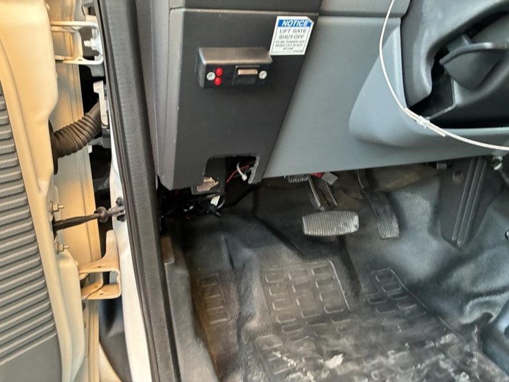 2016-ford-f650-xlt-image-17