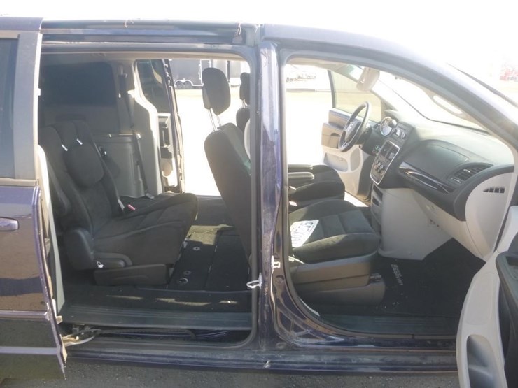 2015-dodge-grand-caravan-image-8