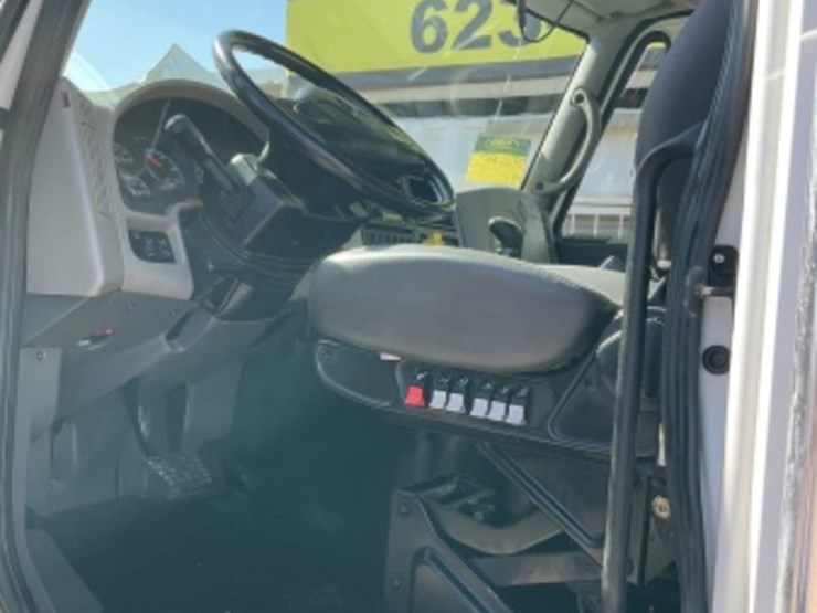 2010-international-7600-image-36