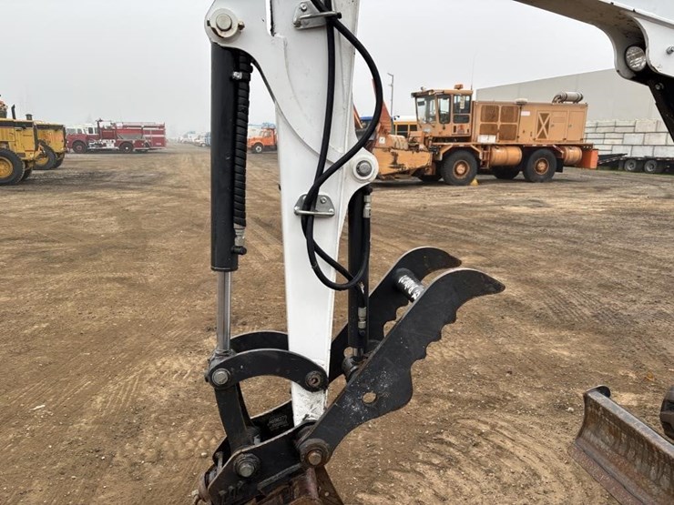 2021-bobcat-e26-image-17