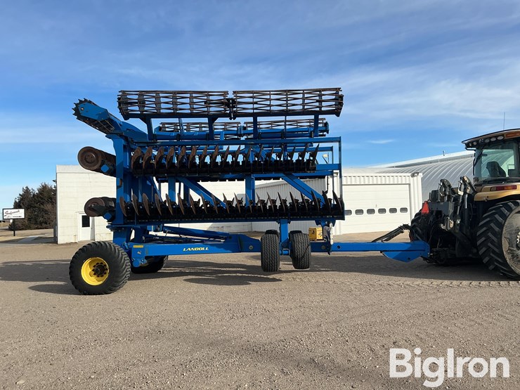 2016-landoll-7832-40-image-4