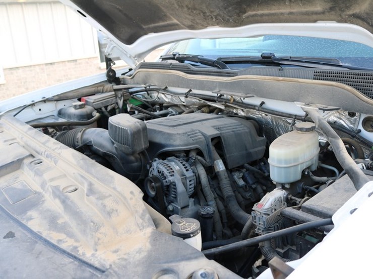 2016-chevrolet-3500-image-13