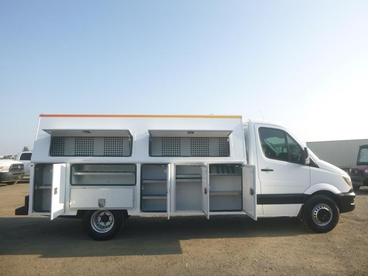 2017-utility-van-image-9