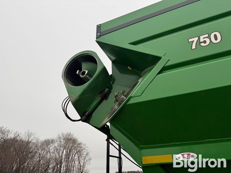 2011-j&m-750-image-13