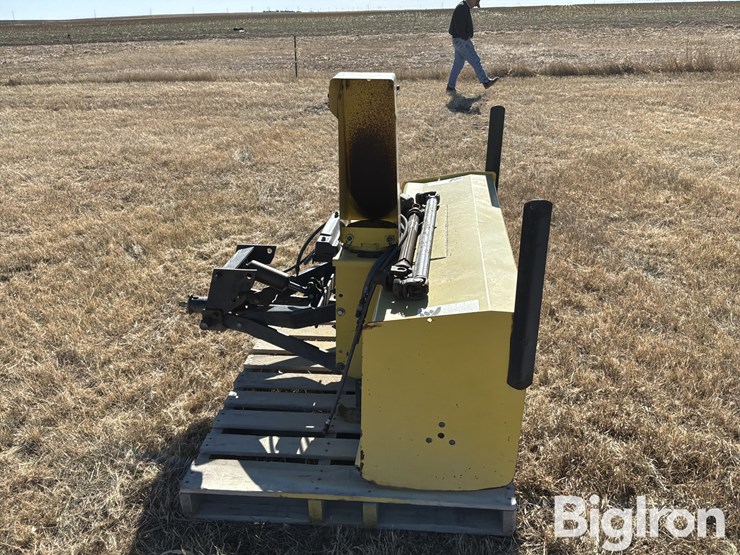 john-deere-snow-blower-compact/utility-tractor-attachment-image-4
