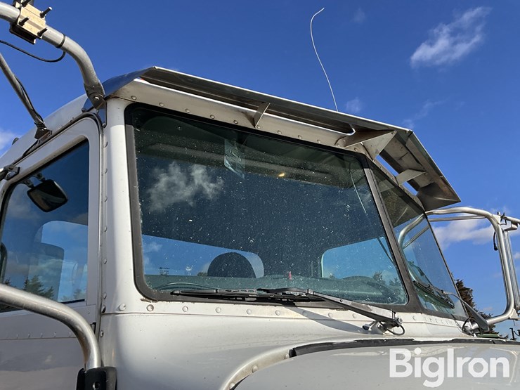 2005-peterbilt-385-image-15