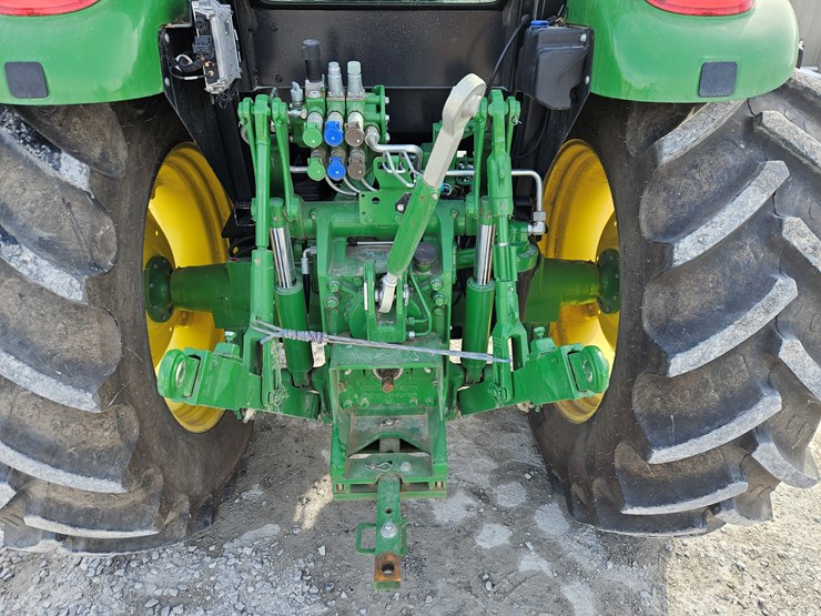 2022-john-deere-6135e-image-9