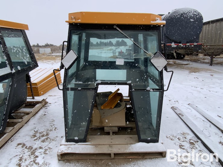 valmet-tractor-cab-&-hood-image-2