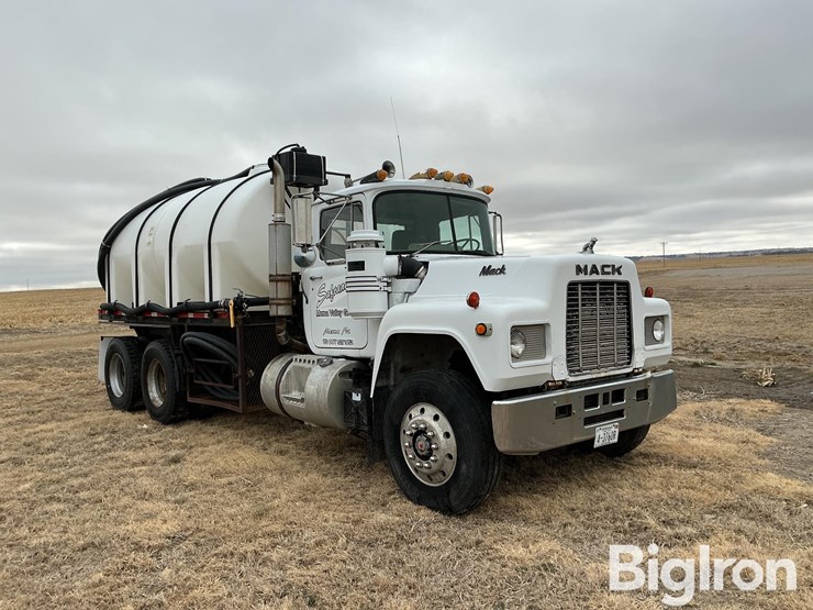 1985-mack-r688st-image-3