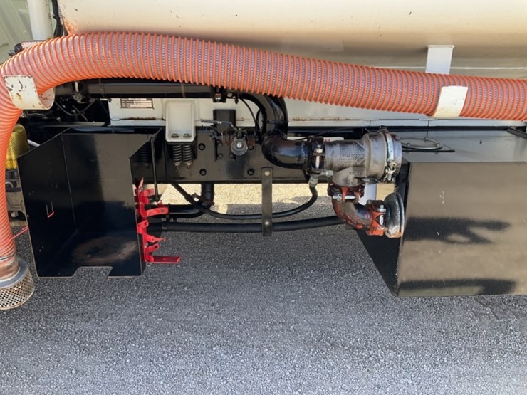 2010-international-7600-image-11