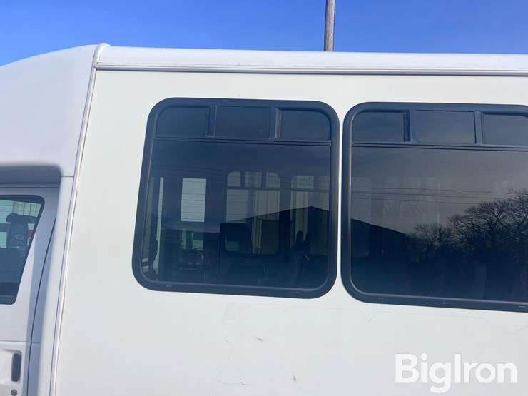 2011-ford-e450-image-13