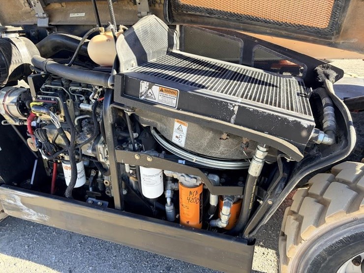 2015-jlg-g5-18a-image-13