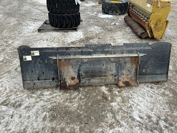 caterpillar-88”-skid-steer-bucket-image-3