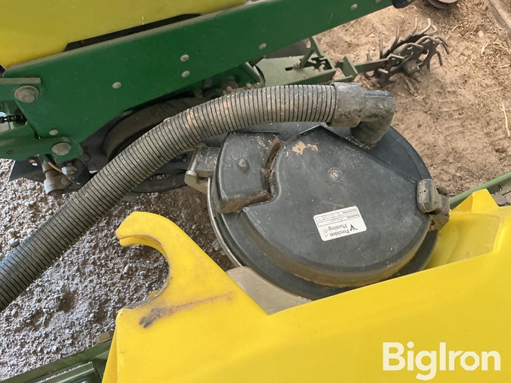 2005-john-deere-1700-image-12