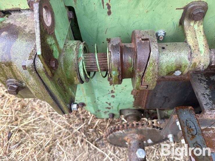 john-deere-220-image-11