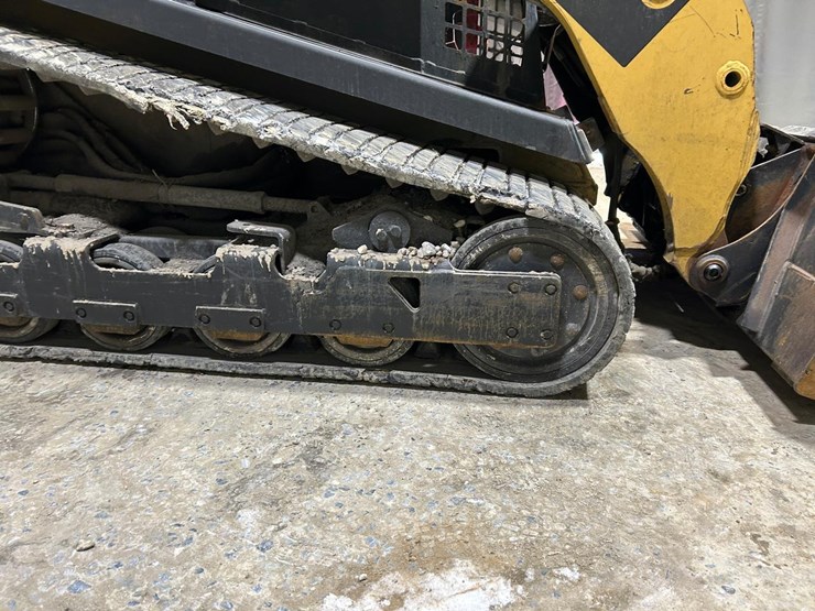 asv-rc-100-skid-steer-loader-image-14