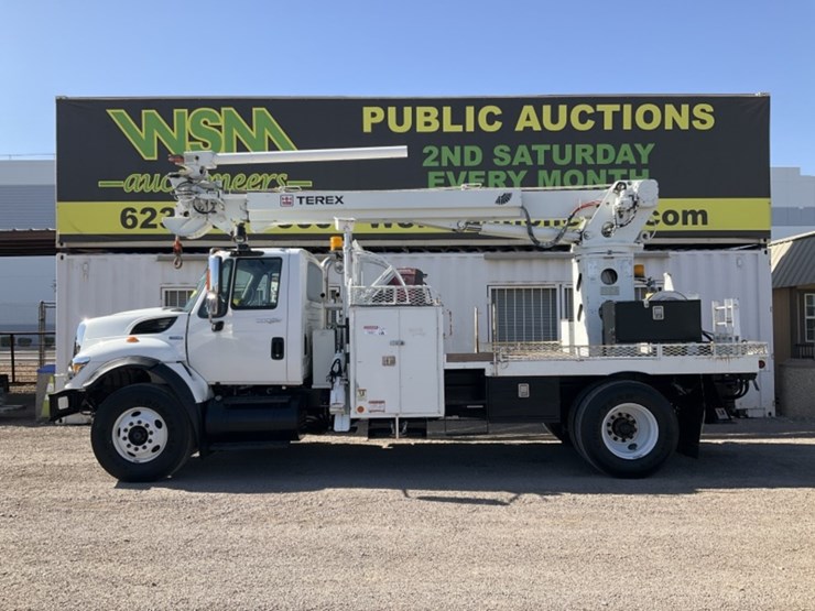 2009-international-7400-image-1