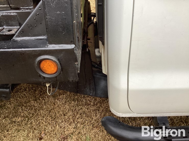 2016-chevrolet-3500-image-18