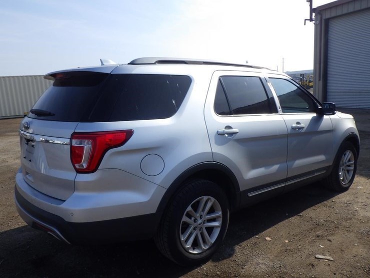 2017-ford-explorer-image-3