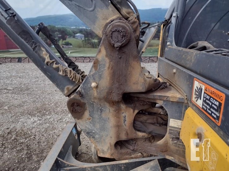 2022-deere-26g-image-25