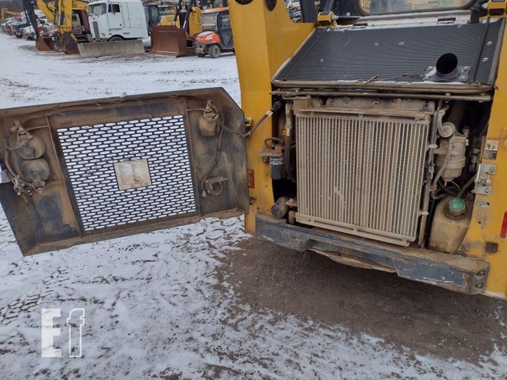 2019-deere-317g-image-35