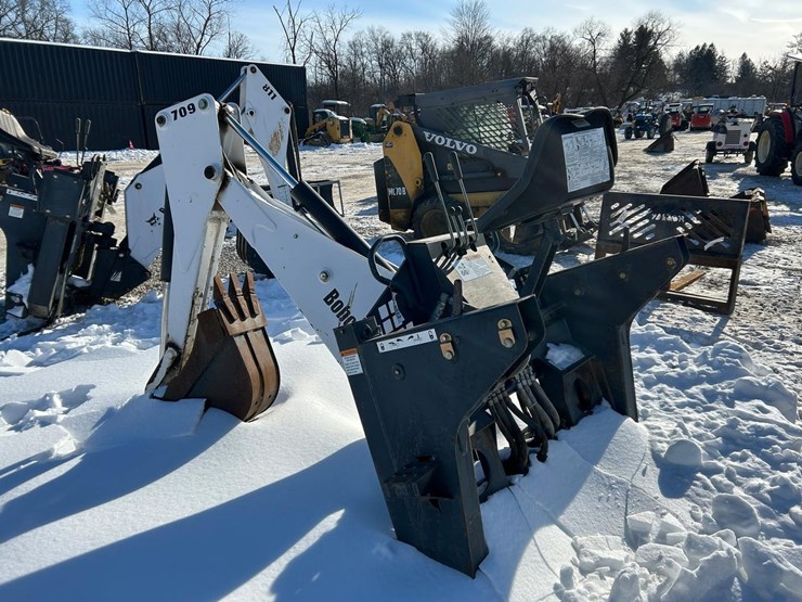 bobcat-bh709-skid-steer-backhoe-attachment-image-6