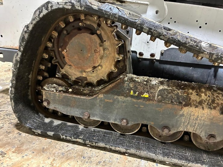 2022-bobcat-t770-image-14