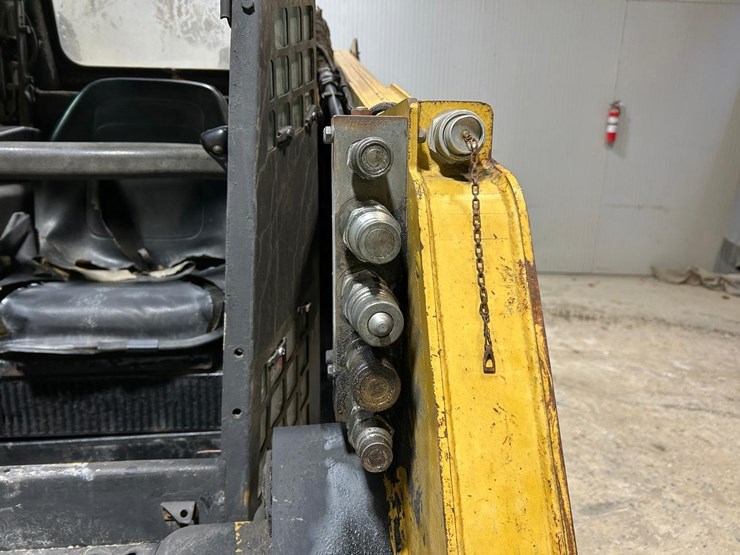 asv-rc-100-skid-steer-loader-image-11