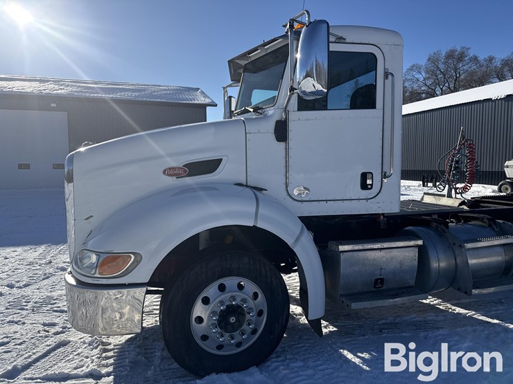 2010-peterbilt-384-image-20