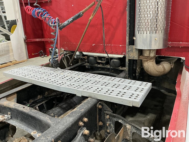 1995-freightliner-fld112-image-16