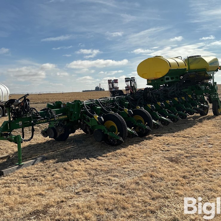 2016 JOHN DEERE 1775NT