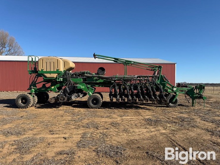 great-plains-yp4024a-3115-31r15-planter-image-4