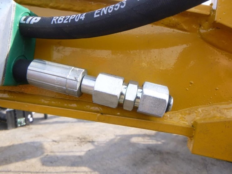 agt-h12r-hydraulic-excavator-image-13