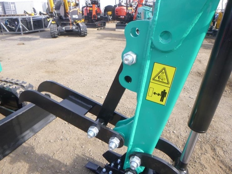 2025-agt-h15r-hydraulic-excavator-image-12