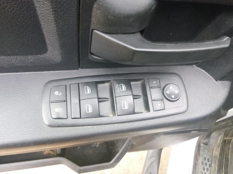 2016-dodge-1500-image-14