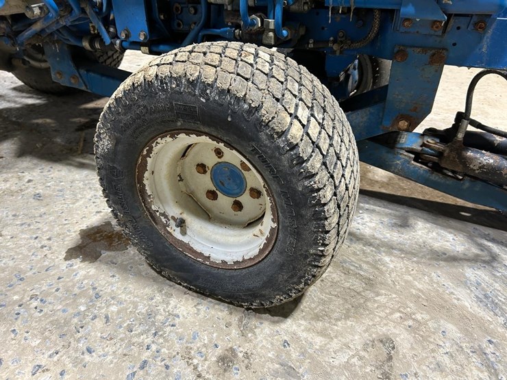 new-holland-1220-image-12