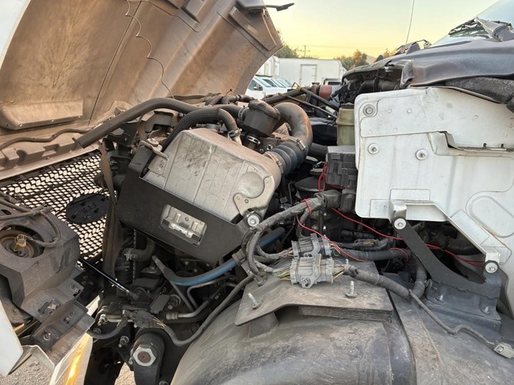 2016-ford-f650-xlt-image-9