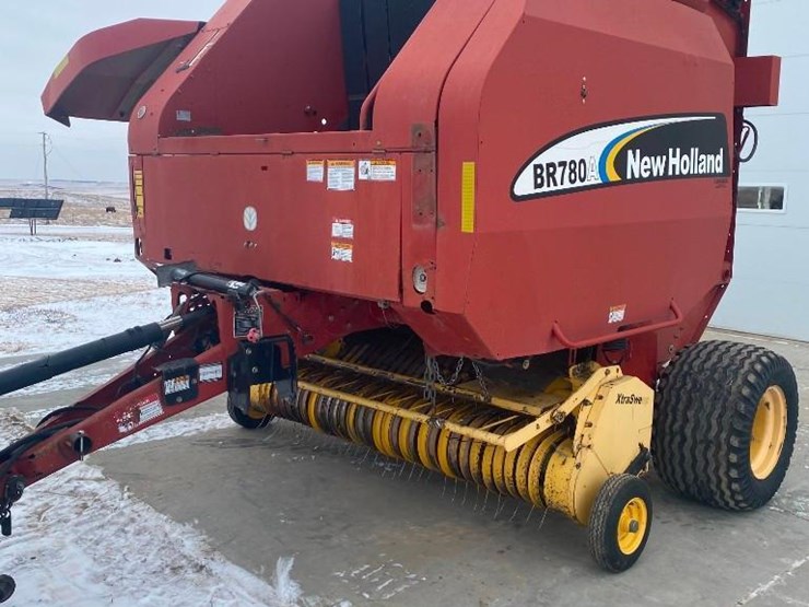 2007-new-holland-br780a-image-1