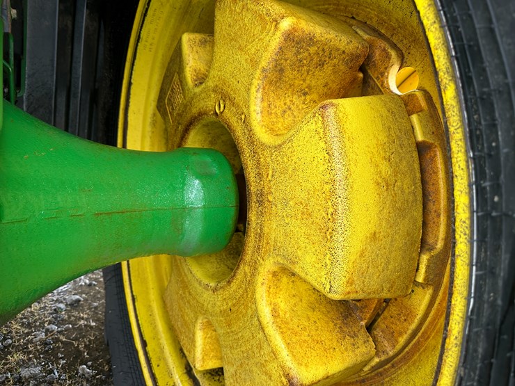 2012-john-deere-8310r-image-11