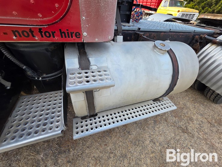 1984-international-f-4370-image-11