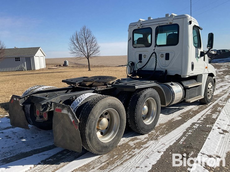 2012-freightliner-cascadia-125-image-5