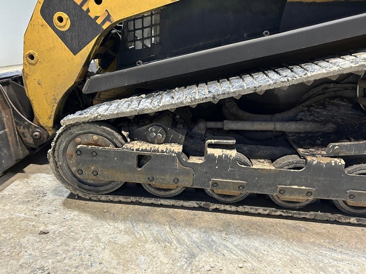 asv-rc-100-skid-steer-loader-image-17