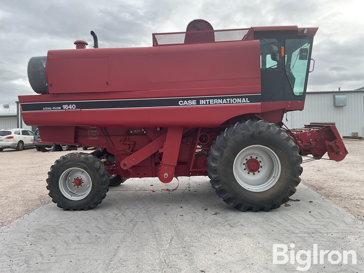 1990-case-ih-1640-image-4