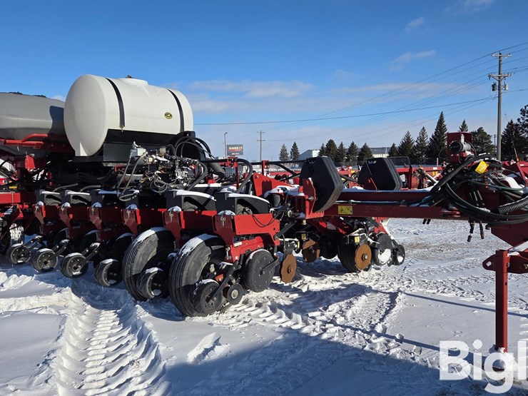 2014-case-ih-1255-image-3