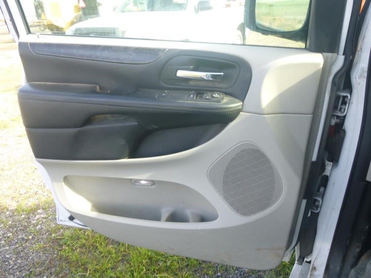 2014-dodge-grand-caravan-image-22