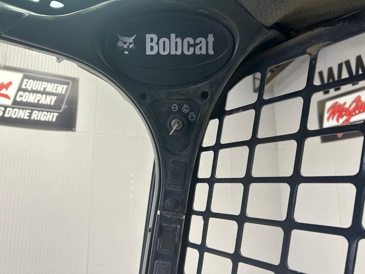 2015-bobcat-s590-image-23